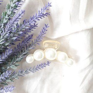 Easy Elegant White Pearl Hair Claw